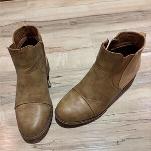 Brandy Melville Brown Ankle Booties